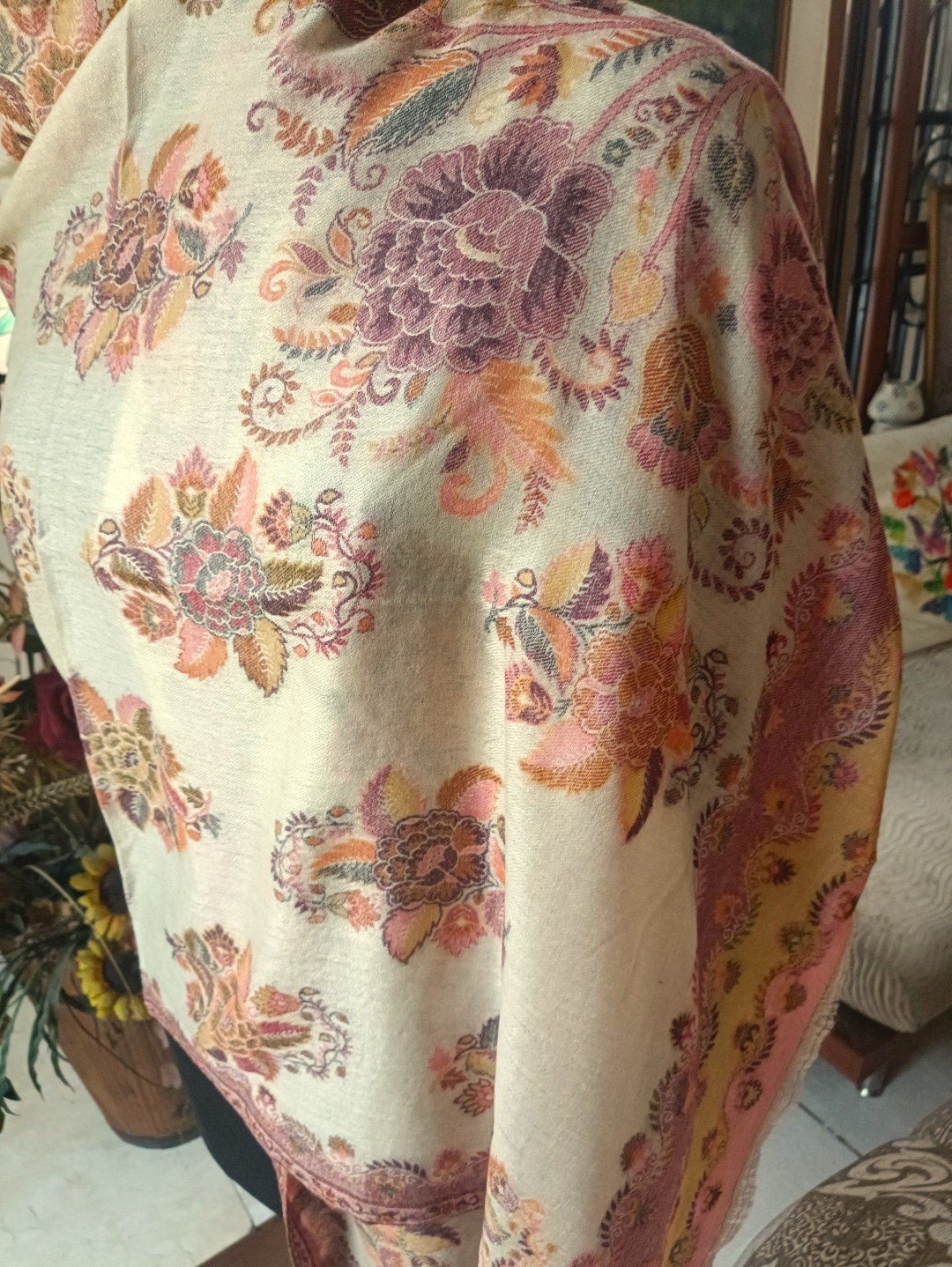 Handmade Black & Red Floral Kani Jamavar Paisley Wool Shawl - Pashmina Style (84x40)